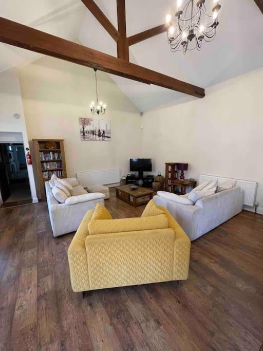 The Old Hay Barn - Games Room, Gym, Sleeps 8 Godmanchester Экстерьер фото