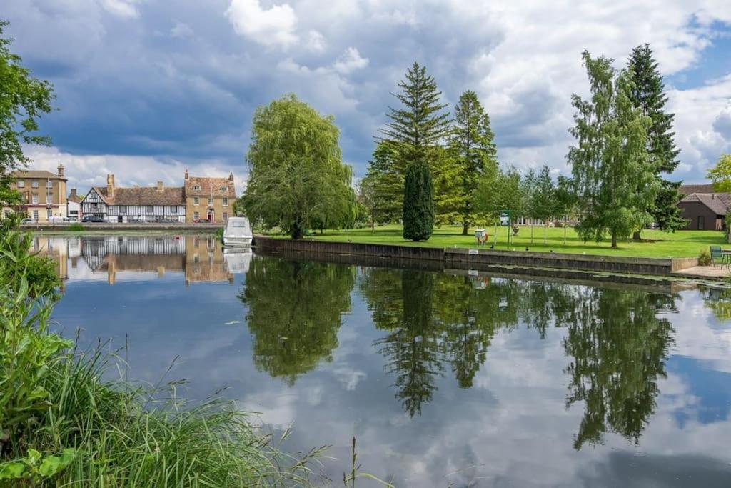 The Old Hay Barn - Games Room, Gym, Sleeps 8 Godmanchester Экстерьер фото